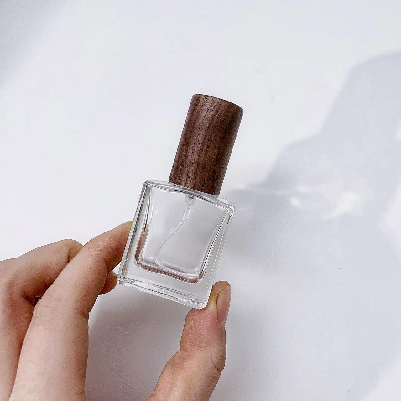 Flacone Spray per profumo in v - Perfume Fragrance Book recensione e prezzo
